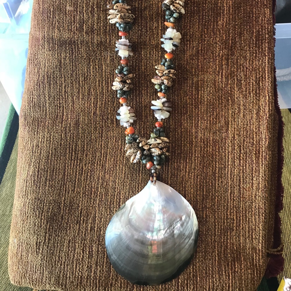 Gorgeous Statement Shell Necklace